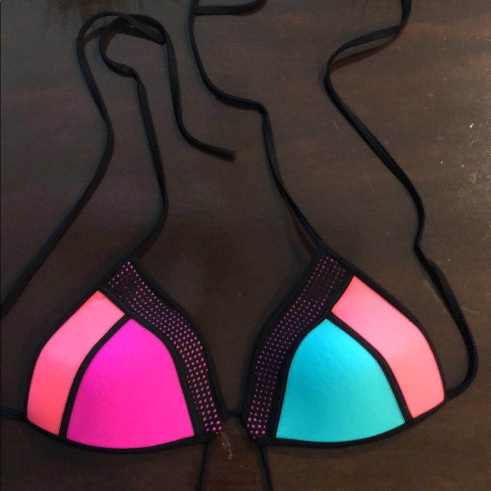 Never worn BodyGlove LARGE top MEDIUM bottoms